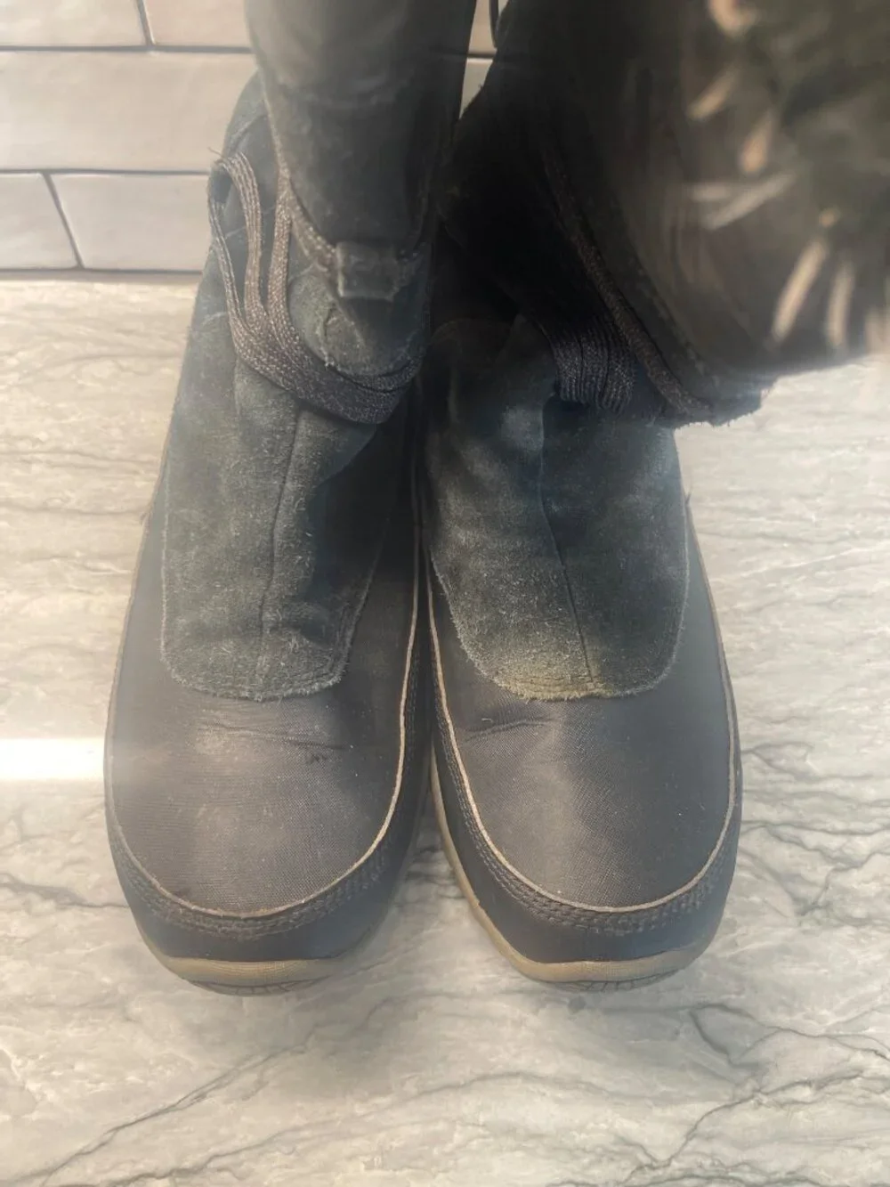 The North Face Womens 9.5 Nuptse Primaloft 200g Black Suede Faux Fur Boots